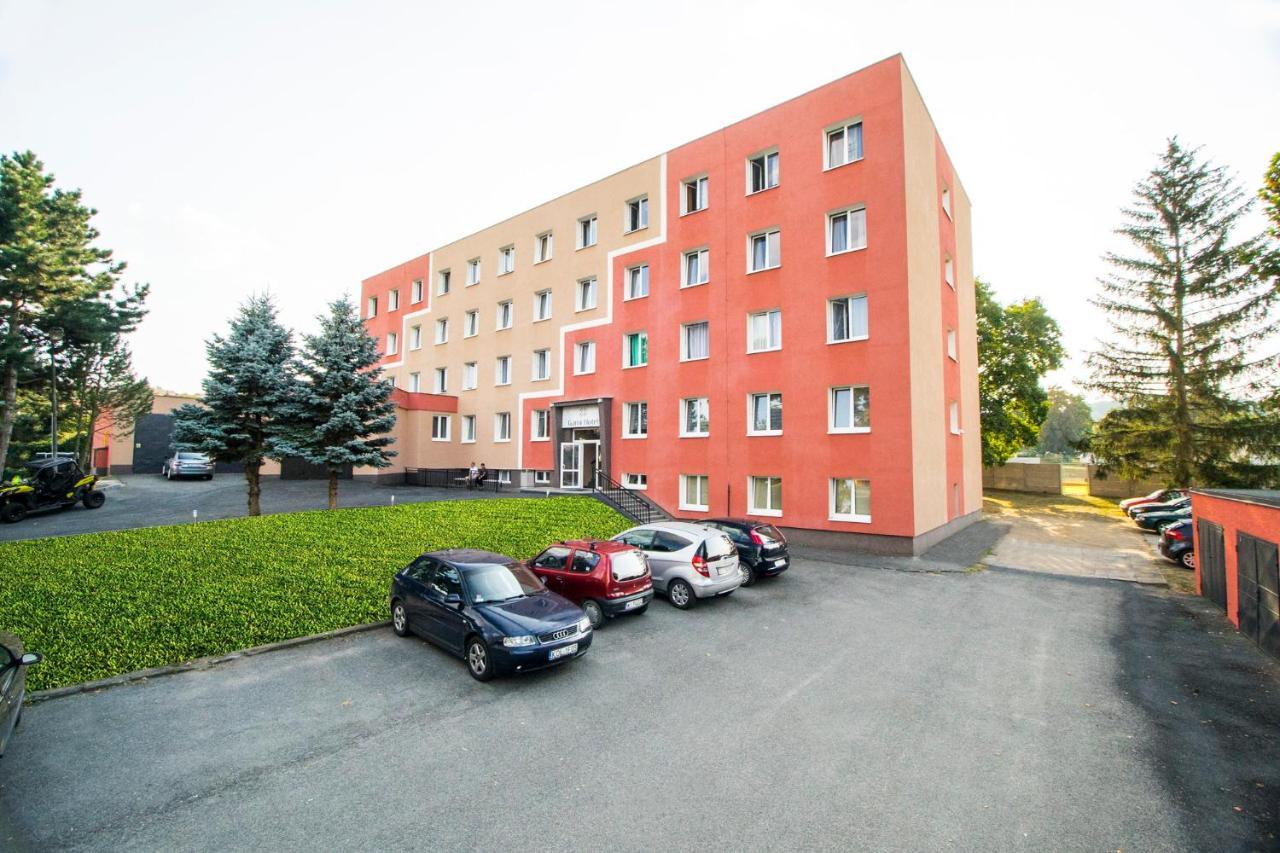 Garni Hotel Tachov Тахов Экстерьер фото